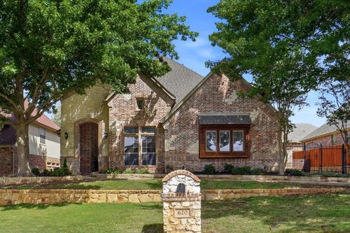 620 Highview Ln, Hurst, TX, 76054-2818 | Card Image