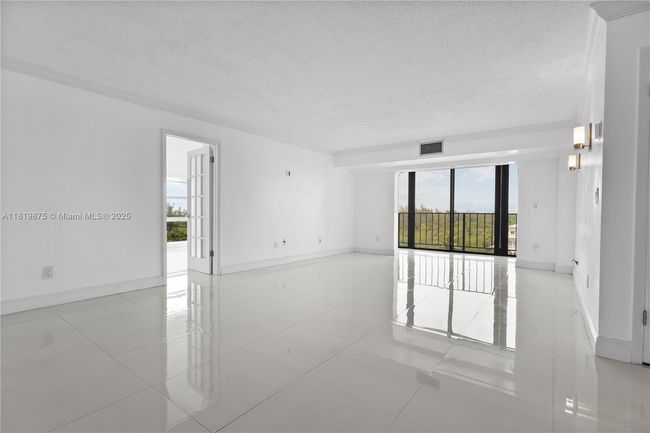 APT-8A - 77 Crandon Blvd, Condo with 2 bedrooms, 2 bathrooms and null parking in Key Biscayne FL | Image 12