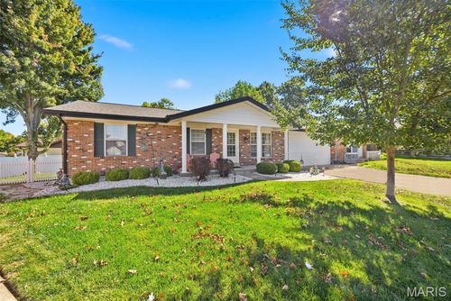 5858 Hunterbrook Ct, Oakville, MO, 63129-4824 | Card Image