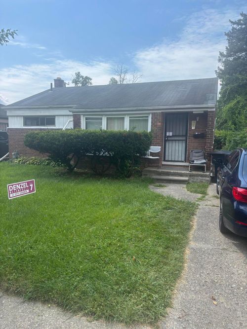 9371 Hartwell St, Detroit, MI, 48228-2535 | Card Image