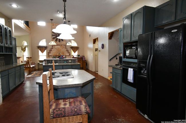8389 E Loop 1604 S, House other with 5 bedrooms, 5 bathrooms and null parking in Adkins TX | Image 24