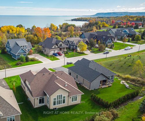 124 W Ridge Dr, Thornbury, ON, N0H2P0 | Card Image