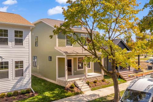 1742 Fischer St, Detroit, MI, 48214-2837 | Card Image