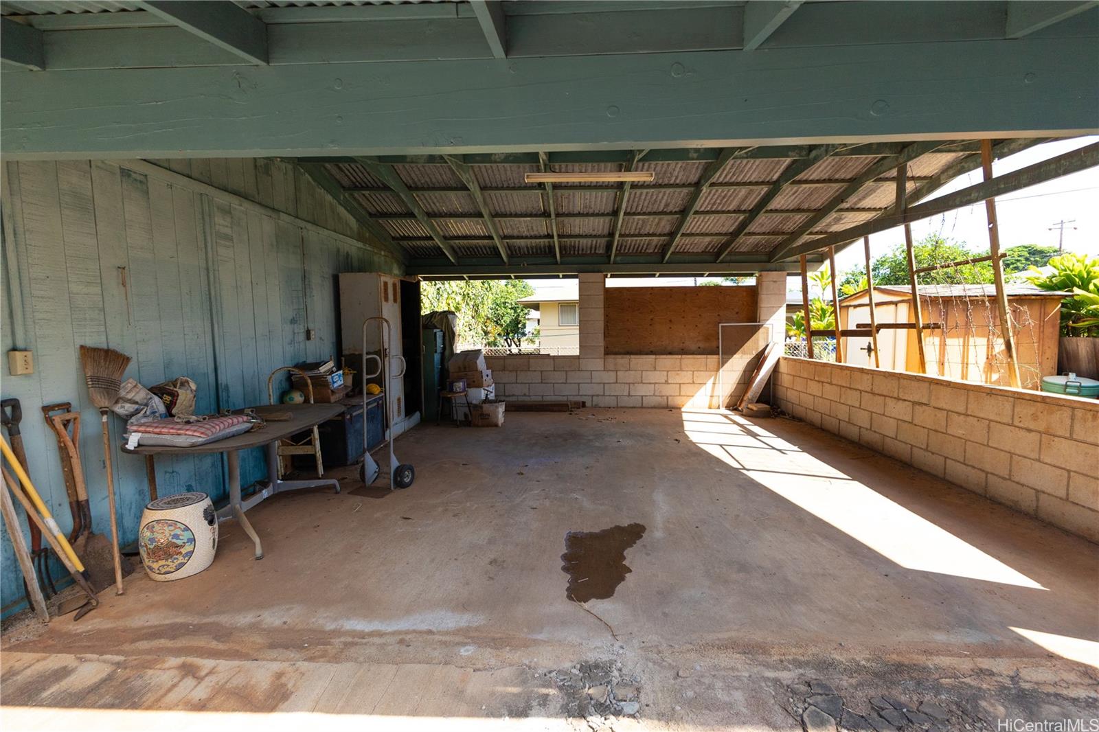 Kioe St, Waialua, HI 96791