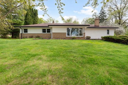 19065 North Hills Drive, Brookfield, WI, 53045 | Card Image