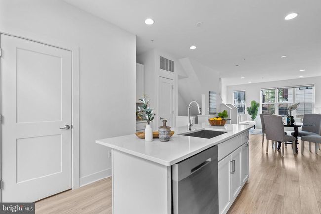 7374 Blade Dr, Townhouse with 3 bedrooms, 4 bathrooms and null parking in FALLS CHURCH VA | Image 11