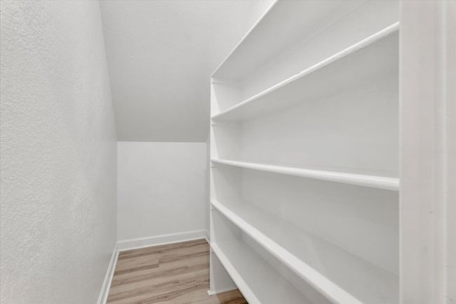Huge pantry | Image 19