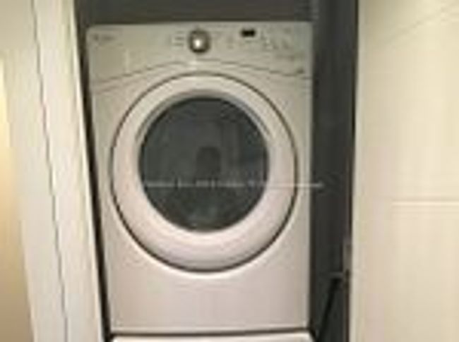 1535 - 525 Adelaide St W, Condo with 2 bedrooms, 1 bathrooms and 1 parking in Toronto ON | Image 11