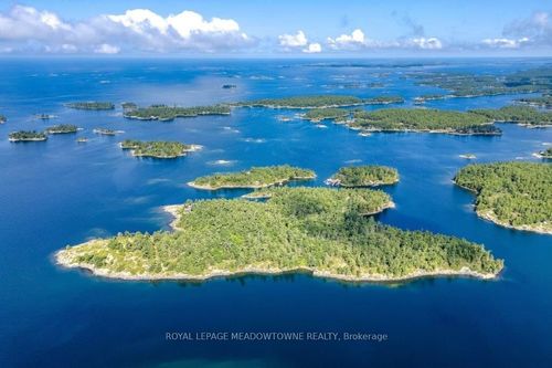 B433 Campbell Island, Twp Of The Archipelago N/A, The Archipelago, ON, P0G1G0 | Card Image