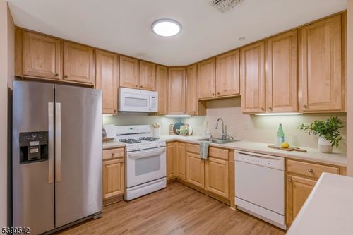 110 Barrister Dr, Butler, NJ, 07405-3247 | Card Image