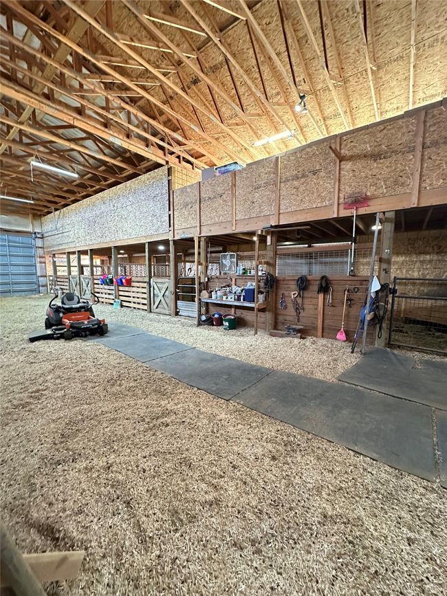 horse barn | Image 16