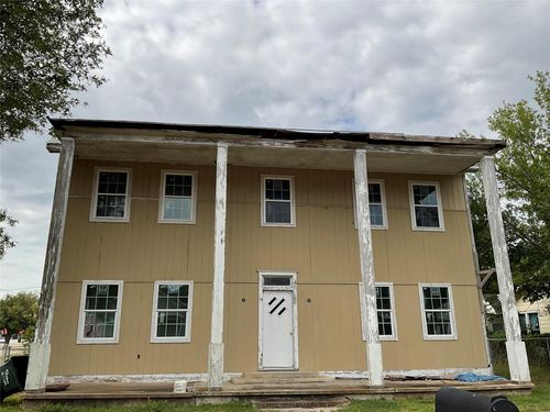 515 E French St, Cuero, TX, 77954-2834 | Card Image