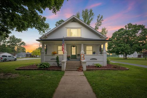 715 N North St, Argenta, IL, 62501-8088 | Card Image