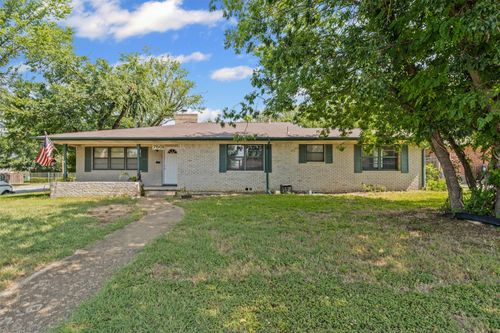 7501 S College Cir, North Richland Hills, TX, 76180-6407 | Card Image