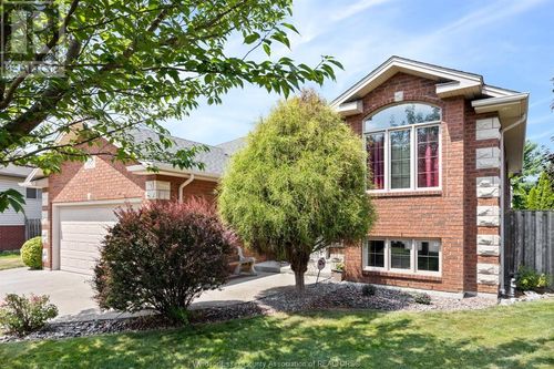 395 Donlon St, Lasalle, ON, N9J3Y2 | Card Image