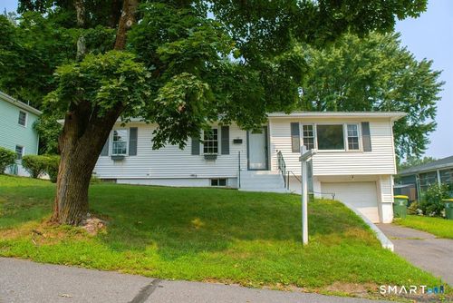 32 Kaynor Dr, Waterbury, CT, 06708-1318 | Card Image
