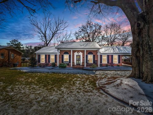 522 Country Club Cir, Shelby, NC, 28150-4807 | Card Image