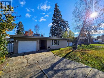 2220 Pine St, House other with 5 bedrooms, 3 bathrooms and null parking in Prince George BC | Image 2