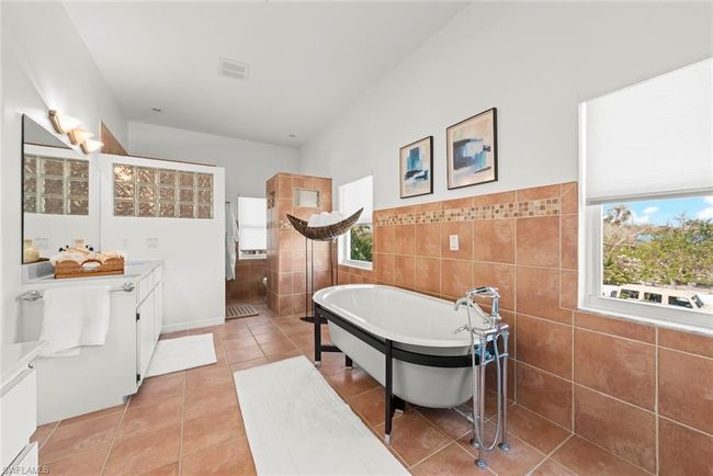 1163 Seagrape Ln, House other with 4 bedrooms, 5 bathrooms and 1 parking in SANIBEL FL | Image 39