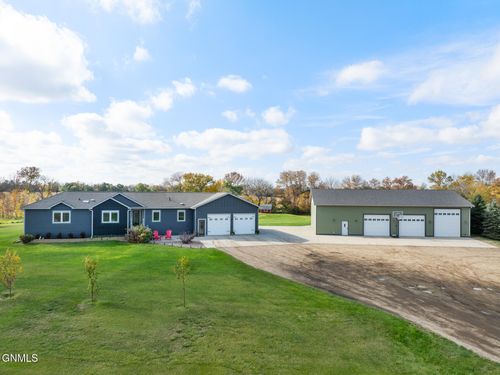 1300 104th Street Se, Minot, ND, 58701 | Card Image