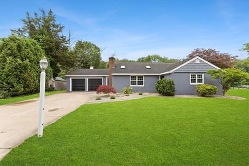 15 Circuit Dr, Rehoboth, MA, 02769-2615 | Card Image