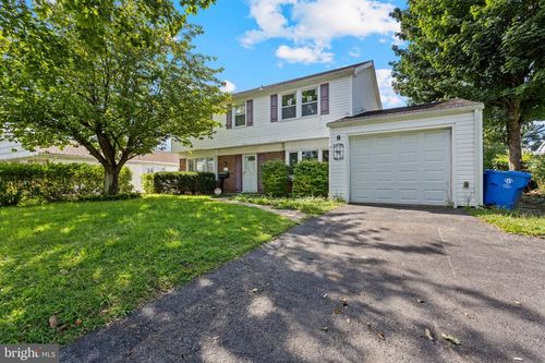 8 Holton Ln, Willingboro, NJ, 08046-1820 | Card Image