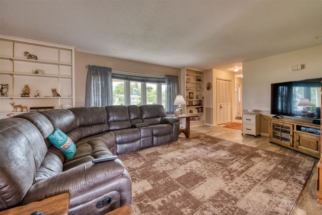 Main living area | Image 19