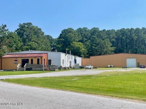 4519 W Pine St, Farmville, NC, 27828-8526 | Card Image