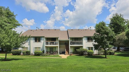 44 Crabapple Ln, FRANKLIN PARK, NJ, 08823-1408 | Card Image