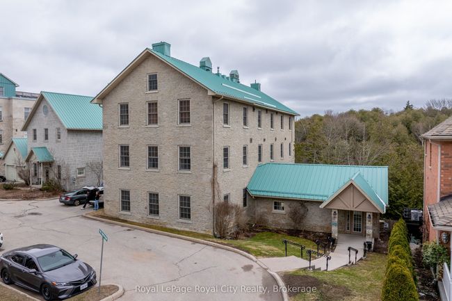 202 - 470 St Andrew St E, Condo with 2 bedrooms, 2 bathrooms and 1 parking in Fergus ON | Image 4