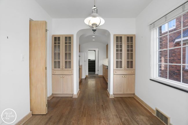 Breakfast Nook to Kitchen | Image 15