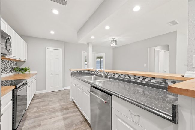 6012 Flora Ter, House other with 3 bedrooms, 2 bathrooms and null parking in APOLLO BEACH FL | Image 10