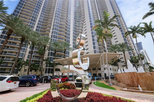 apt-2006-17555 Collins Ave, Sunny Isles Beach, FL, 33160-2888 | Card Image