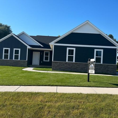 190 Deer Run Dr, Fall River, WI, 53932-8934 | Card Image