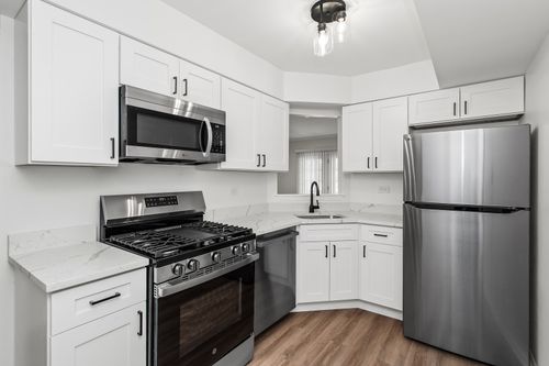 102-4252 Central Rd, Glenview, IL, 60025-3806 | Card Image