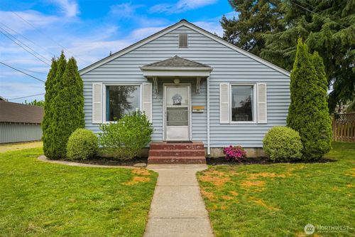 204 S 16th St, Lynden, WA, 98264-2076 | Card Image