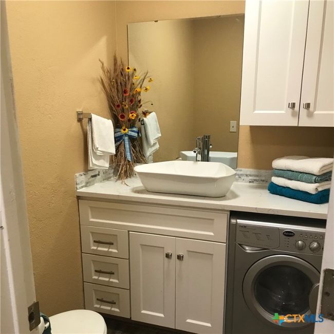 APT-101 - 4841 Highway 35 N, Condo with 2 bedrooms, 1 bathrooms and null parking in Rockport TX | Image 14