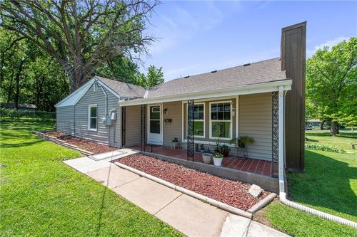 210 W 2nd St, Bonner Springs, KS, 66012-1035 | Card Image