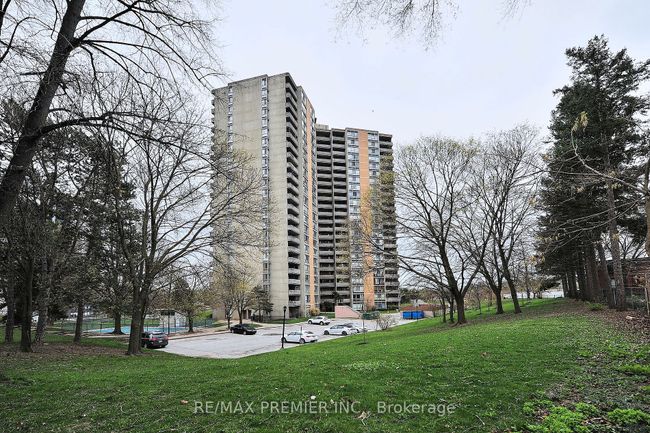 1901 - 10 Martha Eaton Way, Condo with 2 bedrooms, 2 bathrooms and 2 parking in North York ON | Image 28