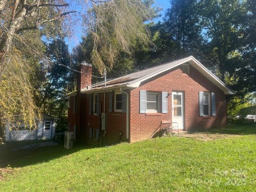 677 Mount Olivet Rd, Zirconia, NC, 28790-6781 | Card Image