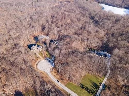 19 Sutton Place, Chardon, OH, 44024 | Card Image
