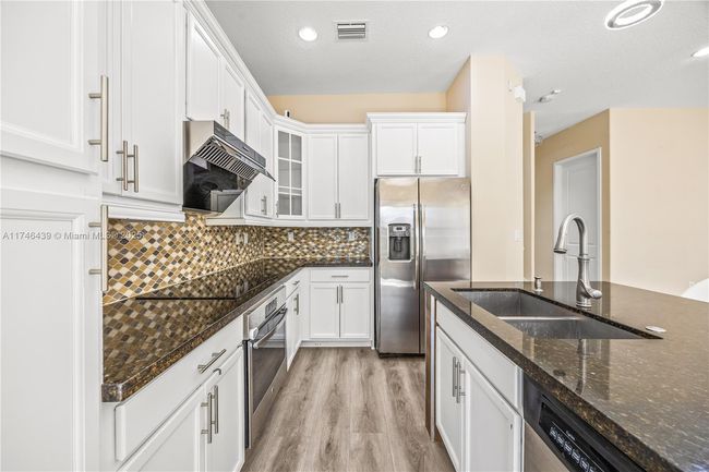 3346 W 96 Th Pl, House other with 3 bedrooms, 3 bathrooms and null parking in Hialeah FL | Image 6