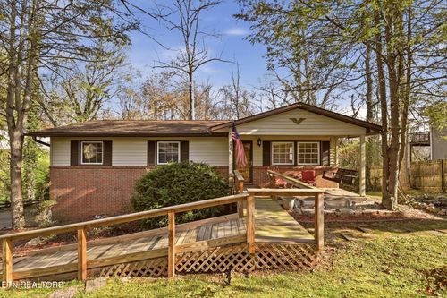 427 Sherwood Estates Cir, Clinton, TN, 37716-6250 | Card Image