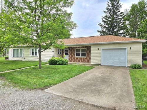 520 E Rogers Ave, Witt, IL, 62094-1304 | Card Image