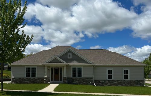 715 Willow Ln, Hartford, WI, 53027-2342 | Card Image