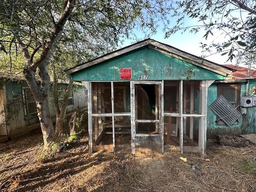 807 Jay, Cotulla, TX, 78014-2517 | Card Image