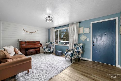 531 Calico St, Hansen, ID, 83334-9731 | Card Image