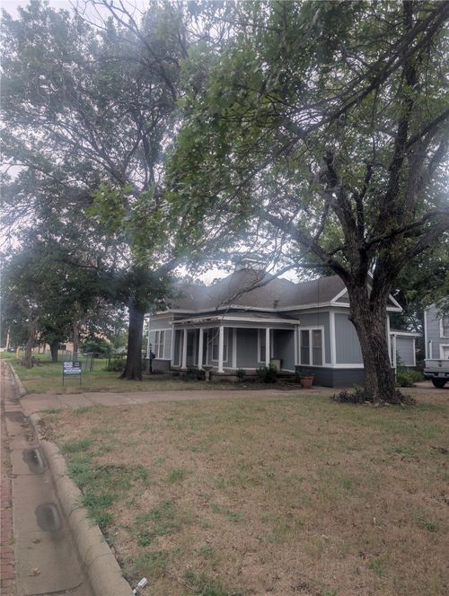 105 W Oak Street, Olney, TX, 76374 | Card Image