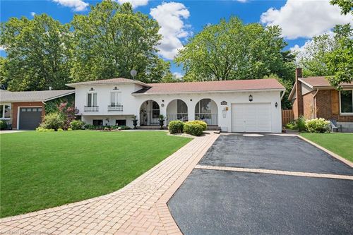4200 Eastdale Dr, Beamsville, ON, L3J0N3 | Card Image