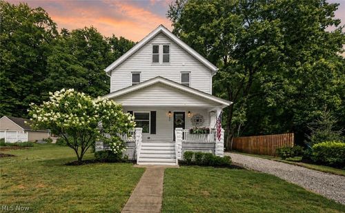 272 Miles Road, Chagrin Falls, OH, 44022 | Card Image